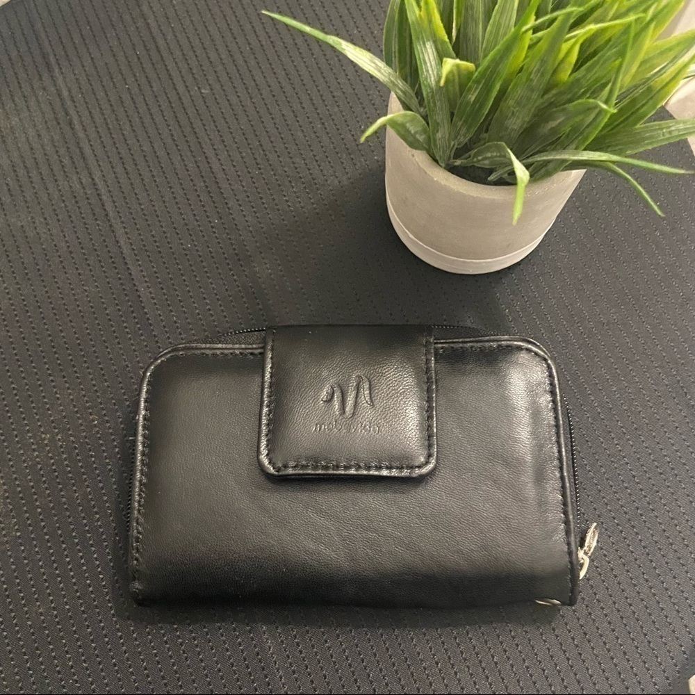 Mono Vida Black Leather Wallet - Picture 1 of 5